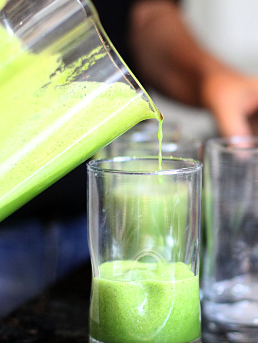 green-juice-pour