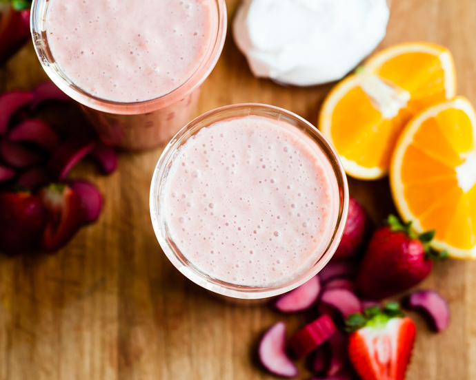 rhubarb strawberry smoothie-3