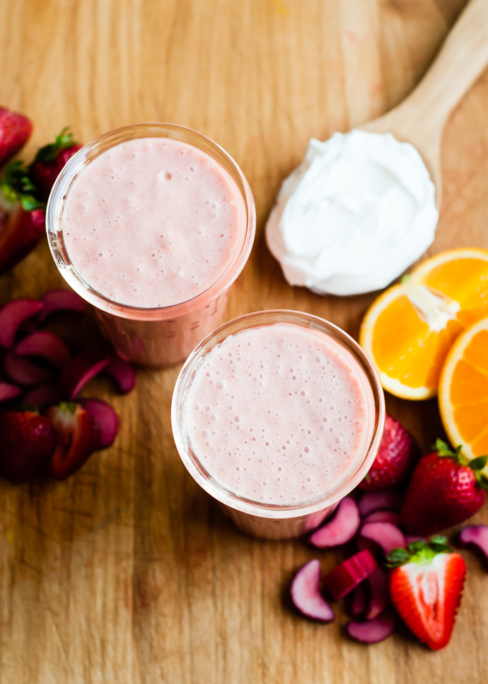 rhubarb strawberry smoothie-4