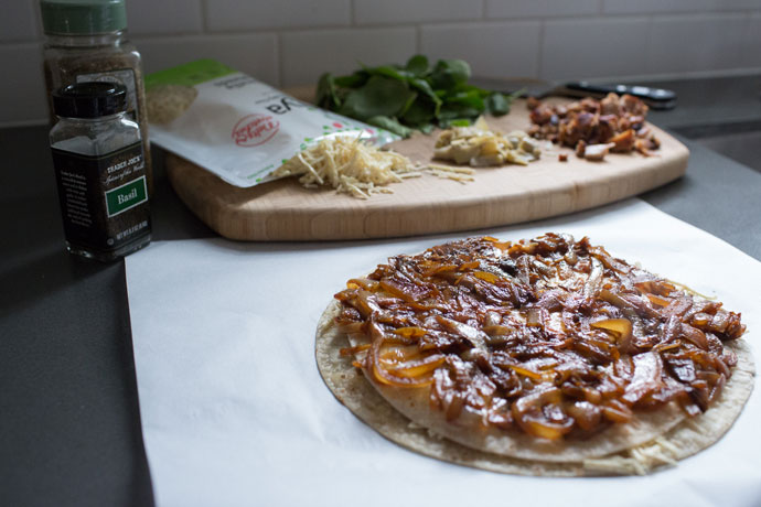 Caramelized-Onion-Chicken-Pizza-4